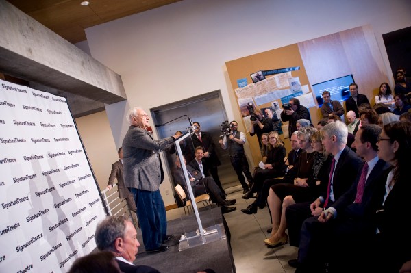 Frank Gehry at the Podium3--Credit to William Alatriste New York City Council