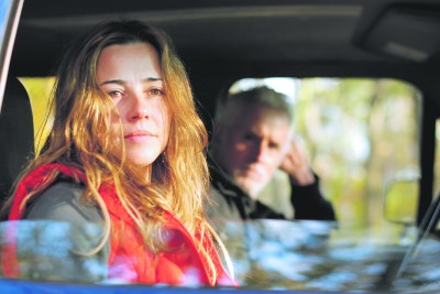 Linda-Cardellini-and-John-Slattery-in-RETURN