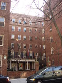 Ms. Dunham's new home: Who wants to live in Greenpoint anyway?