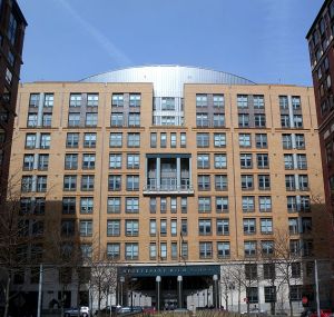 630px-Stuy_HS_sunny_jeh