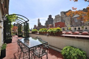 The terrace comes with motorized awnings, outdoor heating and sound, built-in grill, and a fully automated irrigation system.