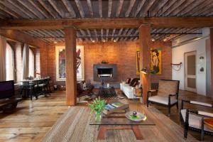 The second floor is the only floor with 12-foot ceilings.