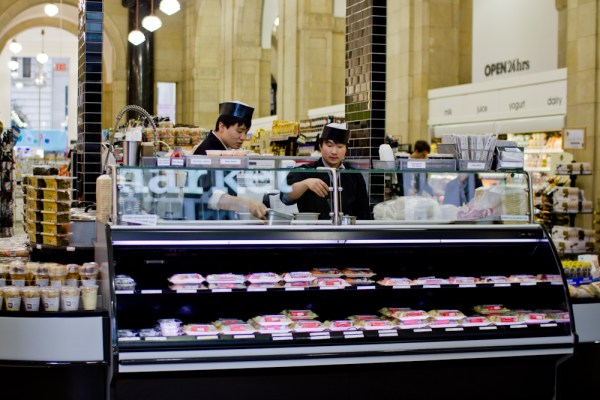 Duane Reade at 40 Wall Street. (Photo via Shao-yu Liu.)