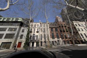 The three townhouses are not the best raw material for a 60-footer.