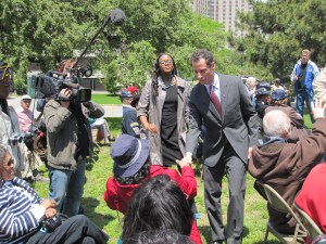 Anthony Weiner at Memorial Day ceremony in Co-Op City. (Photo: Jill Colvin)