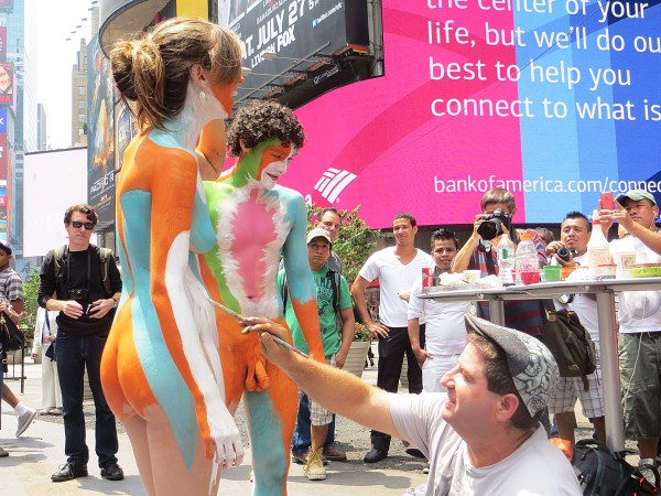 Andy Golub painting nude models in Times Square (Órla Ryan).