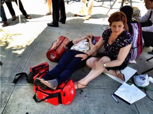 Christine Quinn tends to the fallen intern. (Photo: Holly Bailey/Yahoo News)