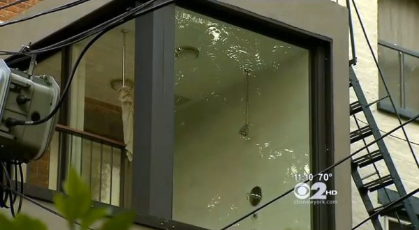 A shower with glass walls has Cobble Hill residents steamed. (Screenshot from CBS CBS News)