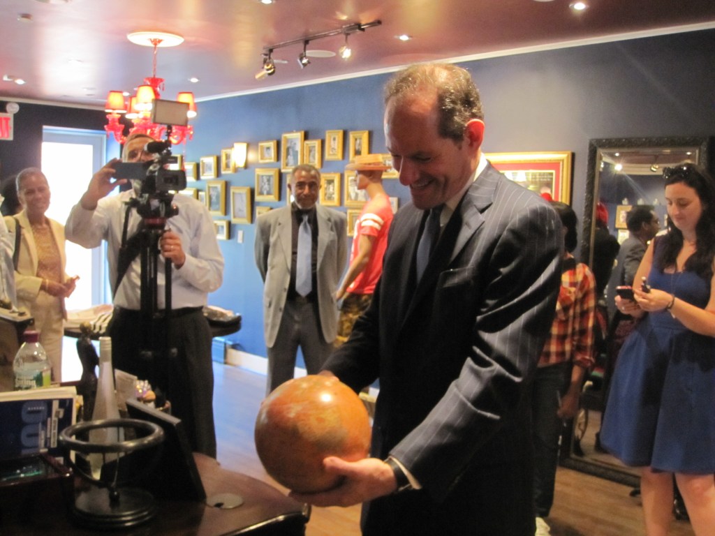 "I love globes!" Eliot Spitzer said at one shop.