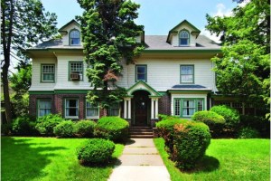 The house is in a landmark district, so don't mess with the façade, Stephen!