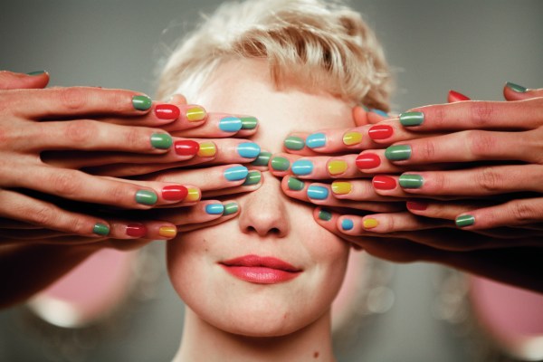 Déborah François, accosted by fingers in Populaire (Weinstein Company)