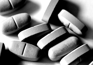 A pile of ominous mystery pills. (Stock.Xchng)