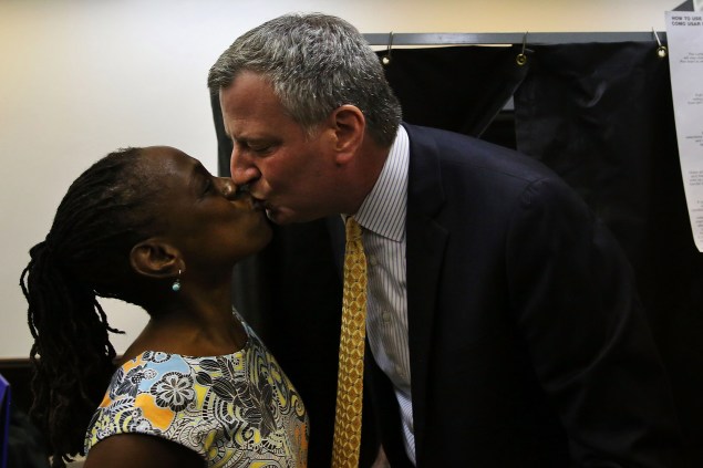 Bill de Blasio kisses his wife Chirlane McCray. (Photo: Spencer Platt/Getty Images) 