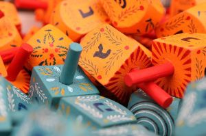Dreidels. (Wikimedia Commons)