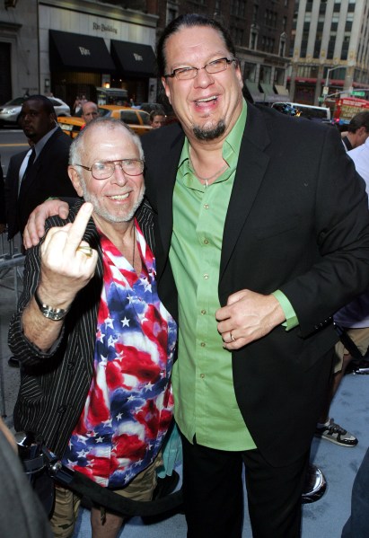 Al Goldstein with his friend, the magician Penn Jillette. (Photo by Getty Images)