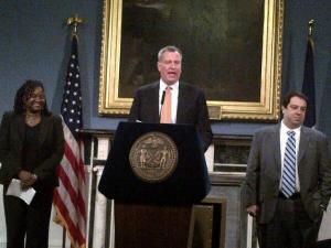 Bill de Blasio making today's announcements. (Photo: Twitter/@andrewsiff4NY)