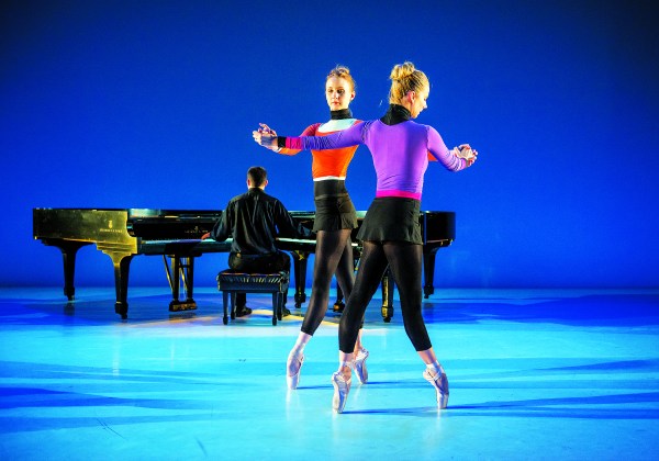 Kaitlyn Gilliland, left, and Michele Wiles in Brian Reeder’s Surmisable Units.(Photo: Stephanie Berger)