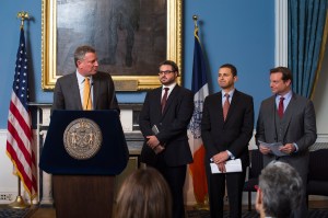 Mayor Bill de Blasio introduces Peter Ragone to the press in January. (Photo: NYC Mayor's Office)