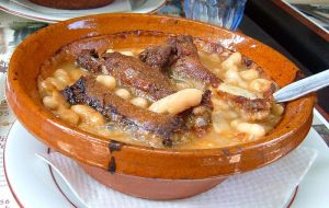 Cassoulet. (Photo via Wikimedia Commons)