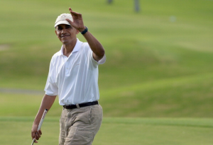 Barack Obama loves engaging with the people, clearly. (Getty)