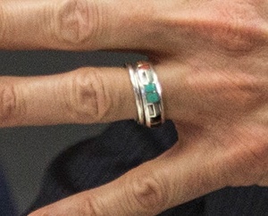 A close-up shot of Bill de Blasio's ring. (Cropped Photo: Andrew Burton/Getty)