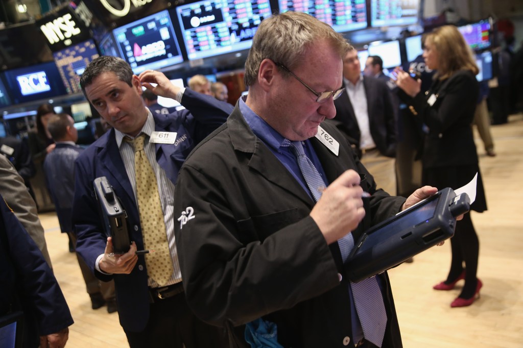 Traders on the floor of the NYSE. (photo: Getty Images]
