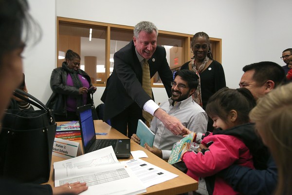 Mayor Bill de Blasio visits a pre-K enrollment workshop in Brooklyn earlier this month. (Photo: Rob Bennett/NYC Mayor's Office)