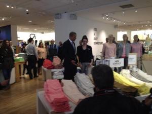 President Obama taking a shopping break at the gap. (Photo: Twitter/@Phil_Mattingly)