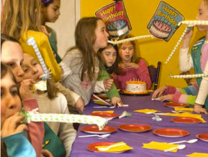 Kids being k-k-kraaaazy (Wikimedia Commons)