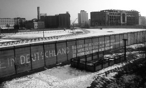 Berlin_Wall_Potsdamer_Platz_November_1975_looking_east_crop