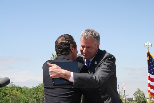 Gov. Andrew Cuomo and Mayor Bill de Blasio hug today. (Photo: Vanessa Ogle)