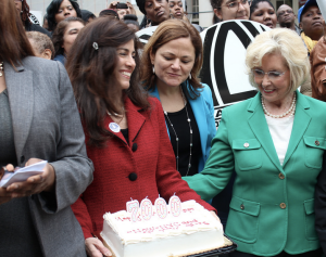 Letitia James, Sonia Ossorio, Melissa Mark-Viverito, Lilly Ledbetter present cake