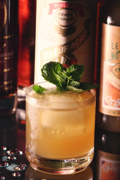 Mai Tai (PHOTO: cocktail Marler/WikiCommons)