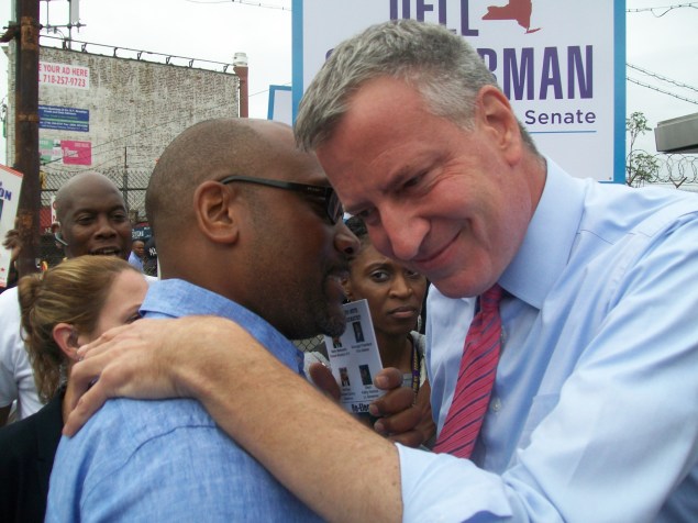 State Senator John Sampson huddles with Mayor Bill de Blasio. (Photo: Ross Barkan)