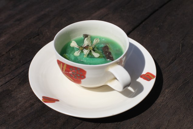 United Brothers' Does This Soup Taste Ambivalent?, presented with Green Tea Gallery, Iwaki as part of Frieze Live at Frieze Art Fair London 2014. (Photo courtesy Frieze Art Fair) 