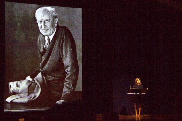 Maureen Dowd takes the podium to remember her mentor, Arthur Gelb, at the Eugene O'Neill Theatre on Tuesday (Nicole Puglise/New York Observer)