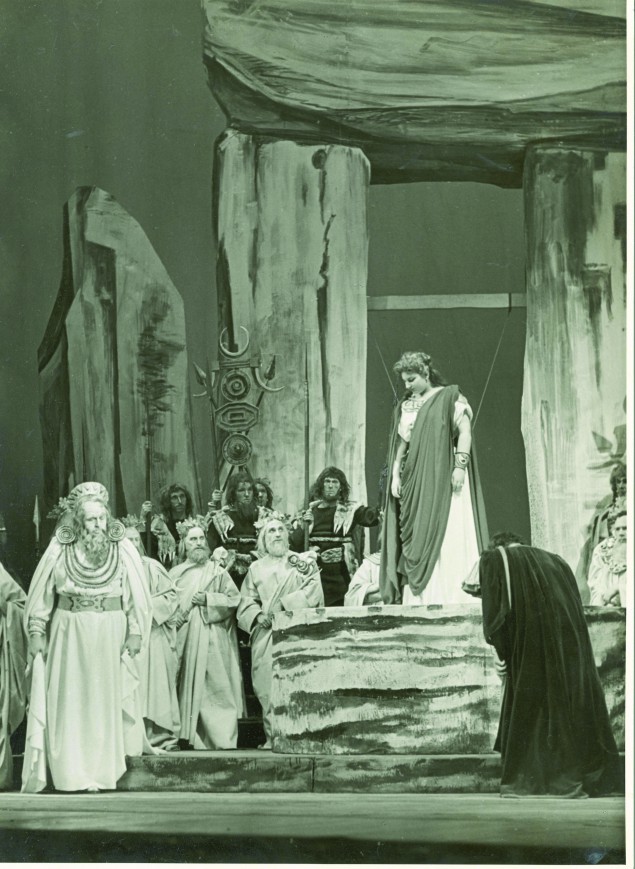Callas became well-known for her mid-century performances in the taxing role of Bellini’s tragic Norma.