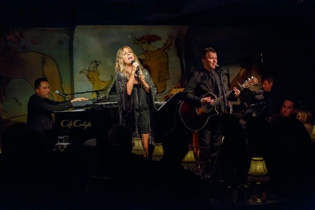 Rita Wilson, center, at the Café Carlyle. (Photo by Michael Wilhoite)
