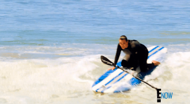 Kris "hanging ten" as they say. (Screengrab via E! Online)