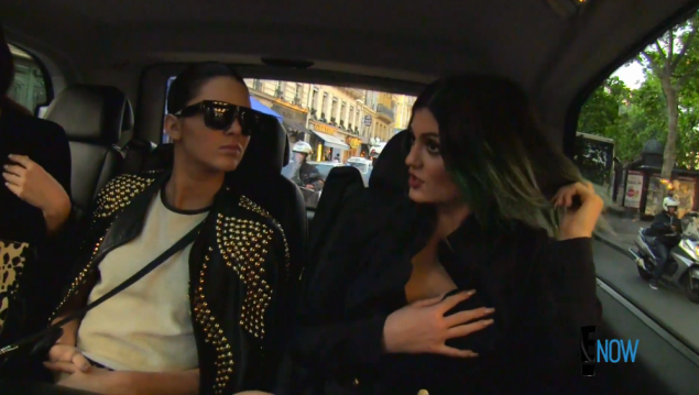 The face of a girl who is lying to her sister about what she plans to do with her hair. (Screengrab via E! Online)