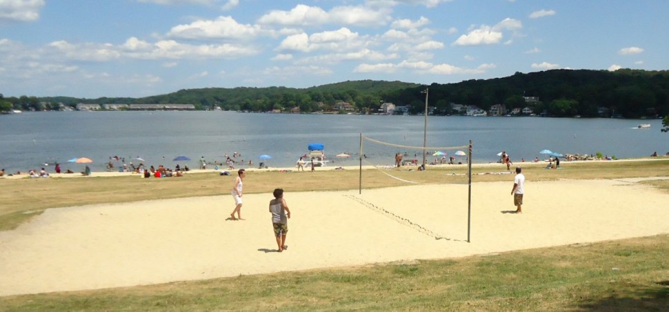 Lake_Hopatcong_State_Park_NJ_volleyball_game