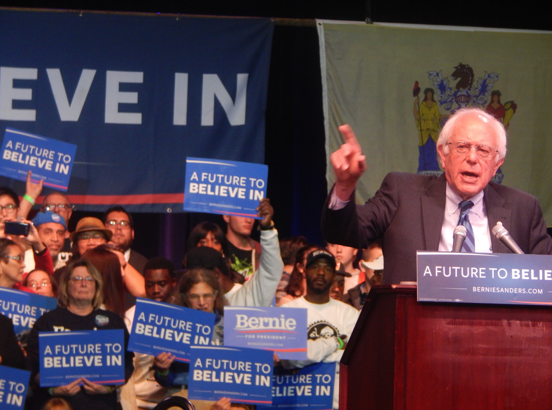 Sanders lights on Taj Mahal labor disputes as he brings the campaign to New Jersey