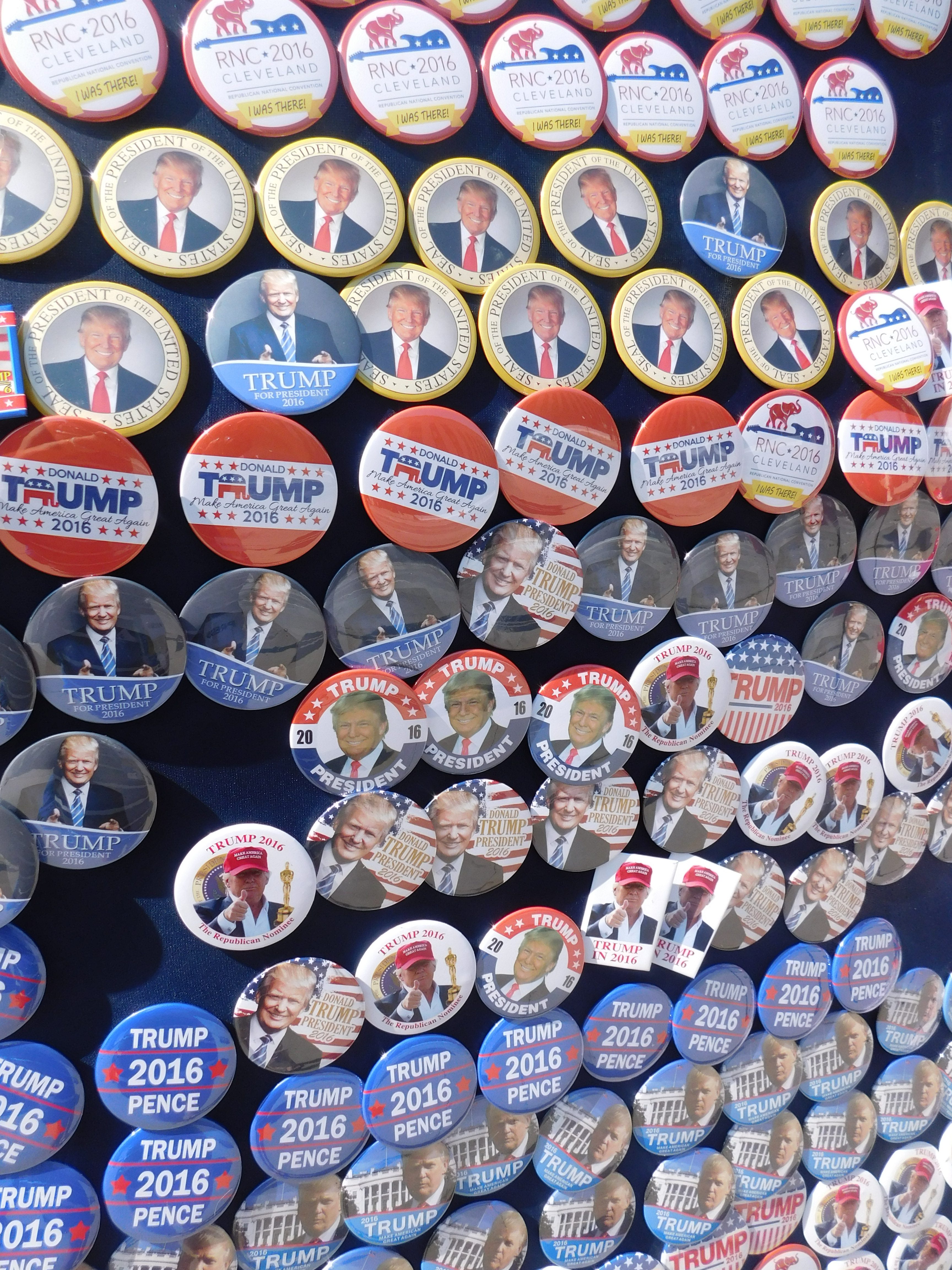 Vendors such buttons such as these all around the city.