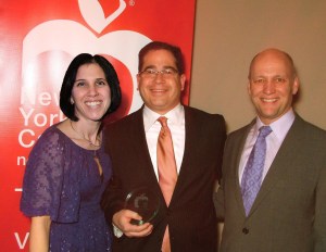 staci and glen weiss new york cares award Vornados Weiss Wins Big Community Outreach Award 