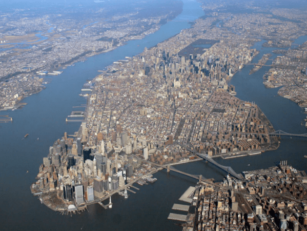 downtown midtown skyline Uncanny Valley: The Real Reason There Are No Skyscrapers in the Middle of Manhattan