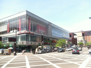 Retail on East 125th Street in Harlem Emerges from the West Sides Shadow The 285,000-square-foot Harlem USA at 300 West 125th Street opened 14 years ago and was a forerunner to development on West 125th Street. (Photo: Al Barbarino)