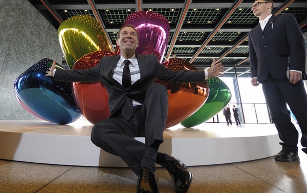 The 15 Best Photos of Jeff Koons Posing by His Artworks: a Celebration ...