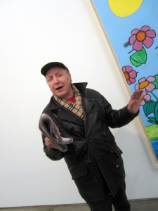 Simon Cerigo at the Carroll Dunham opening, December 2012. (Courtesy Nancy Smith/artloversnewyork.com)