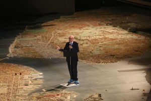Tom Finkelpearl and the Panorama. (Courtesy the Queens Museum)