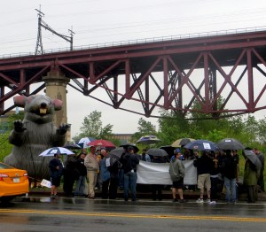 Union members protest at Frieze New York, 2013. (Photo by Zoë Lescaze)